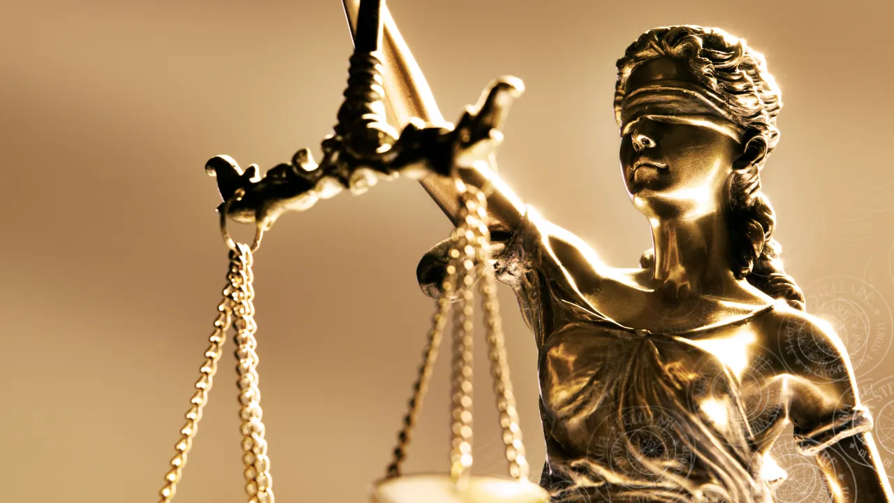 La Giustizia nei Tarocchi: Equilibrio e Karma tra gli Arcani Maggiori"